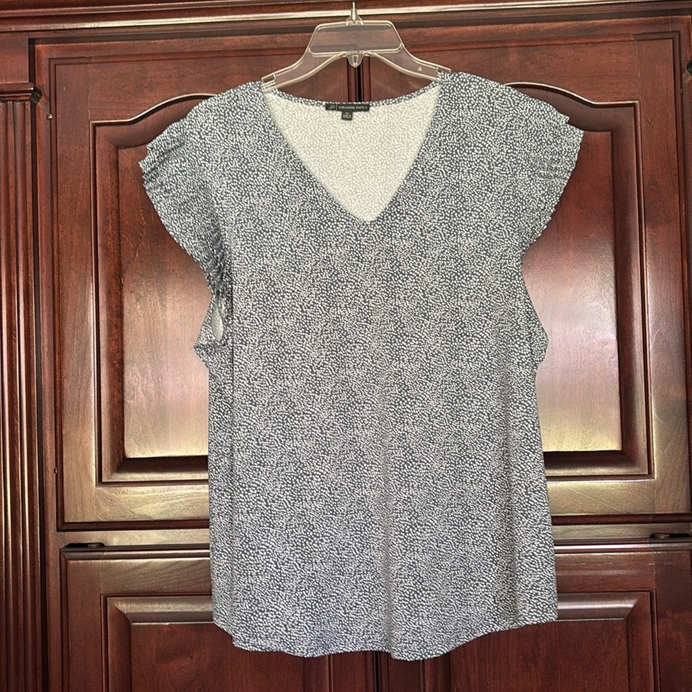 ADRIANNA PAPELL SIZE XL GREY/BLUE AND WHITE DOTTED BLOUSE
